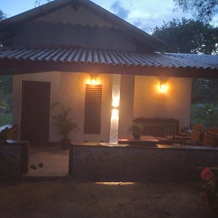 Soma Cabana, Homestay & Restaurant Tangalle Ngoại thất bức ảnh