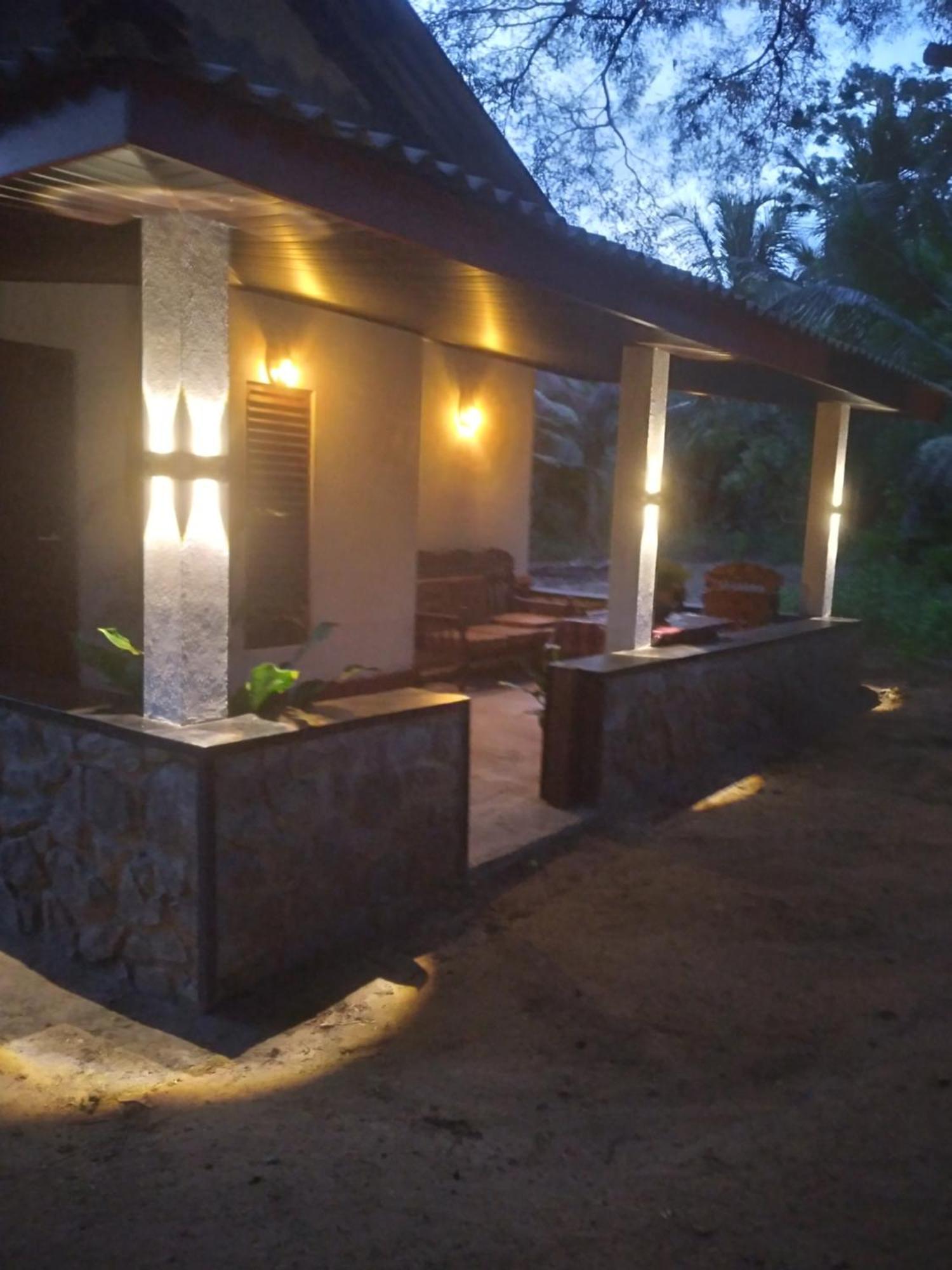 Soma Cabana, Homestay & Restaurant Tangalle Ngoại thất bức ảnh